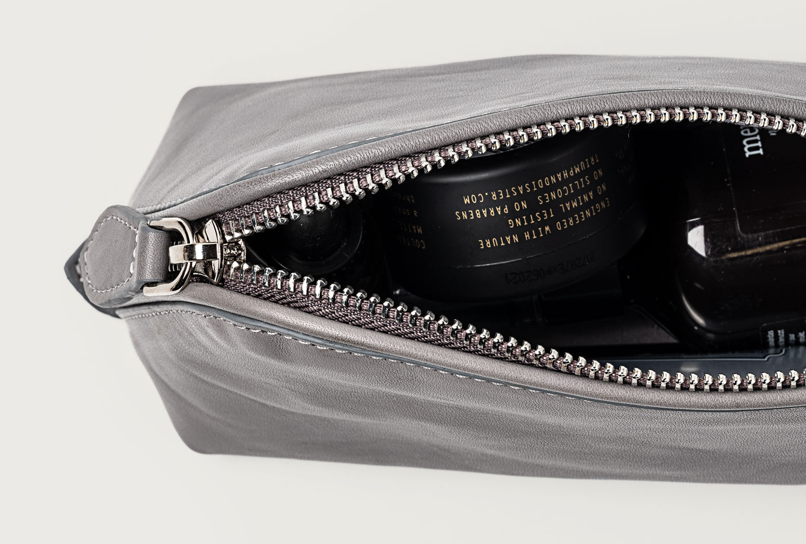 Cosmetic-bag-detail-3